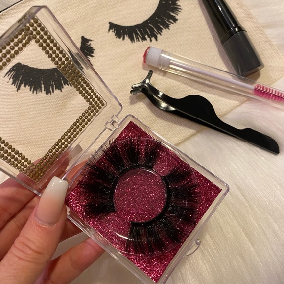 Lashes - Picture 12 of 13